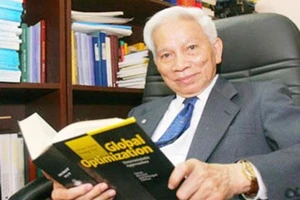 Giáo sư Hoàng Tụy, cây đại thụ của toán học Việt Nam qua đời