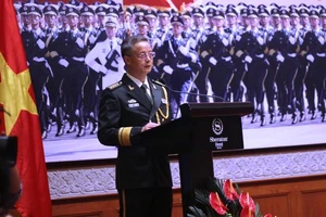 Tùy viên quân sự Trung Quốc nói 'không đe dọa bất cứ nước nào'