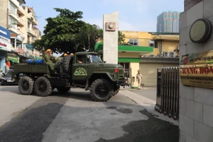 Binh chủng Hóa học bắt đầu tẩy độc ở kho Rạng Đông