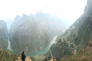 Bất ngờ nhìn mỏm đá trên Mã Pì Lèng thời chưa có Panorama