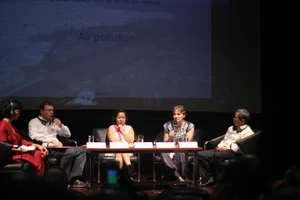 'Dự án bất động sản gặm nhấm không gian xanh từng giờ'