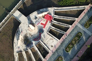 1.000 thanh niên hội ca trên đội hình xếp bản đồ Việt Nam