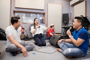 ‘Họa mi bán cổ điển’ say sưa tập luyện cho liveshow Về nhà
