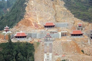 Tạm dừng thi công dự án tâm linh sát cột cờ Lũng Cú