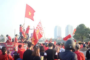 Chưa đến giờ G, sân Mỹ Đình đã nóng bỏng