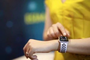Lần đầu ở Việt Nam Apple Watch có thể sử dụng eSIM để kết nối 