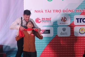 Thí sinh Hoa khôi sinh viên gây ấn tượng mạnh với màn múa