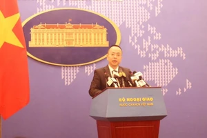Bộ Ngoại giao: Việt Nam phòng, chống dịch nhưng không đóng cửa