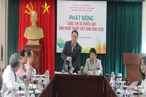 Triển lãm ảnh cho phép sử dụng kỹ thuật để cắt ghép