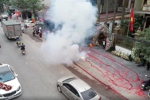 Khởi tố, tạm giữ người đốt pháo tại đám cưới ở Sóc Sơn