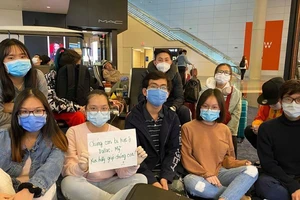 Hỗ trợ 40 du học sinh bị 'kẹt' tại sân bay Dallas