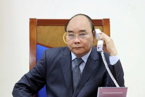 Việt Nam hỗ trợ Lào, Campuchia thiết bị y tế chống dịch 