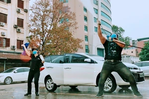 Khi ca sĩ và diễn viên chống dịch COVID-19 bằng âm nhạc