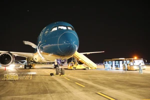 Việt Nam đưa 340 công dân từ Mỹ về nước an toàn