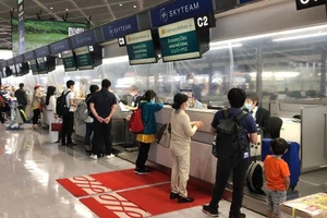 Các công dân Việt Nam từ Nhật Bản về nước trước đó. 