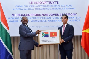 Việt Nam tặng hàng hỗ trợ chống dịch cho các nước Châu Phi