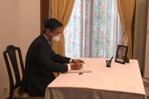 Mở sổ tang trực tuyến viếng nguyên Tổng Bí thư Lê Khả Phiêu 