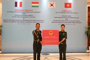 VN trao tặng quân đội Pháp, Hàn Quốc vật tư y tế chống dịch