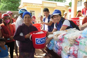 Hỗ trợ 26,3 tỉ cho người dân 2 tỉnh về thực phẩm và sinh kế 