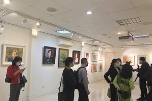 Trưng bày 25 bức họa những nhà lãnh đạo mới của đất nước