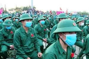 Giám sát chặt thanh niên nhập ngũ để ngăn ngừa dịch COVID-19