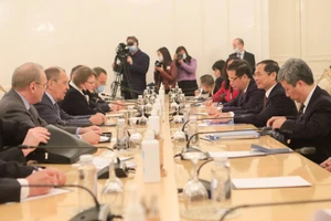 Đề nghị Nga tiếp tục hỗ trợ, chuyển giao công nghệ, thuốc điều trị COVID-19