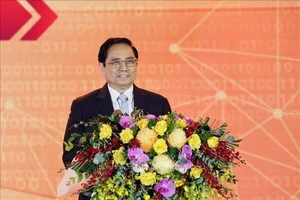 Thủ tướng: Phải lấy người dân và doanh nghiệp làm trung tâm cho chuyển đổi số