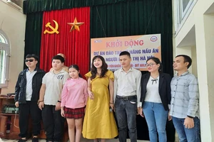 Chàng trai khiếm thị vượt qua bóng tối cuộc đời mình 