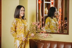 Á hậu Áo dài 1995 Chung Vũ Thanh Uyên tung bộ ảnh trong trang phục áo dài 