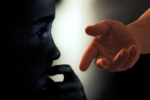 Tòa án Mỹ kết án đối tượng lạm dụng tình dục bé trai ở TP.HCM