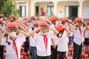  Trao giải cuộc thi tranh vẽ về chủ đề mũ bảo hiểm của học sinh