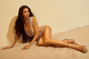 Bùi Quỳnh Hoa tung bộ hình bikini khoe đường cong gợi cảm