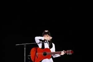 Ca sĩ Mỹ Tâm nhiều lần rơi nước mắt trong liveshow hàng chục ngàn khán giả