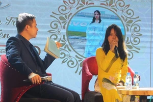 15 tuổi ra mắt cuốn tiểu thuyết đầu tay 