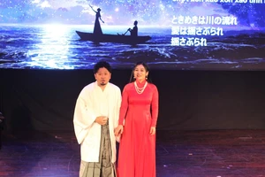 Nghệ sĩ Nhật Bản gây bất ngờ khi hát opera bằng Tiếng Việt