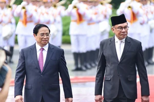 Thủ tướng Phạm Minh Chính chủ trì Lễ đón Thủ tướng Malaysia 