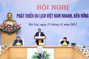 Thủ tướng đề nghị tìm ra câu trả lời để du lịch Việt Nam phát triển bền vững