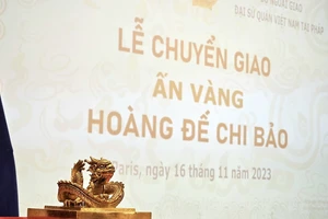 Ấn vàng 'Hoàng đế chi bảo' chính thức được chuyển giao cho Việt Nam