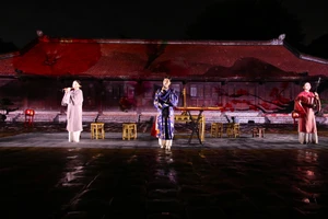 Tour đêm Văn Miếu-Quốc Tử Giám: Nhạc cụ dân tộc kết hợp với công nghệ 3D mapping