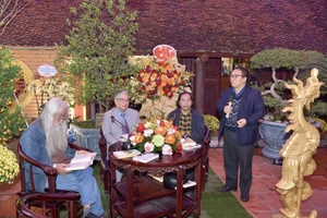 Nhà thơ Nguyễn Phan Hách, người mang làng quan họ ra thế giới