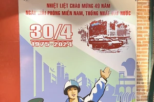 Nghệ nhân hoa Hà Nội tạo khu vườn hoa nhân ngày thống nhất đất nước