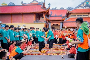 Chùa Ba Vàng báo cáo với TP Uông Bí về khoá tu mùa hè năm nay