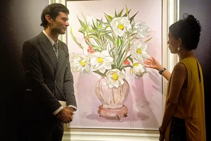 Bộ sưu tập tranh sen từ Paris được đưa về trưng bày tại Việt Nam