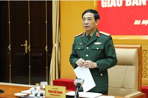 Bộ trưởng Bộ Quốc phòng yêu cầu bảo vệ vững chắc chủ quyền lãnh thổ