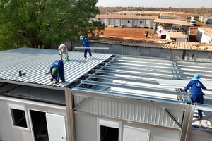 Bộ đội Việt Nam xây dựng doanh trại thông minh ở châu Phi 