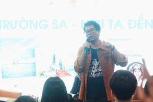 Nhà văn Nguyễn Xuân Thuỷ: Biển ở Trường Sa mặn hơn bởi nước mắt