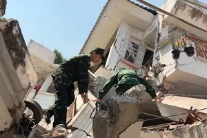 Lực lượng cứu hộ Việt Nam trinh sát hiện trường động đất ở Myanmar