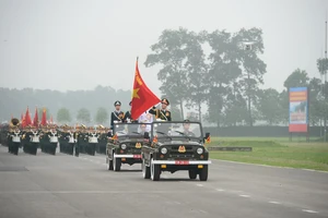 Hôm nay khối diễu binh, diễu hành của quân đội di chuyển vào Nam 