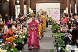 Tôn vinh vẻ đẹp sen và Truyện Kiều tại Văn Miếu – Quốc Tử Giám