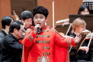 Vượt qua hàng trăm giọng ca quốc tế, thí sinh Việt Nam đạt giải Vàng